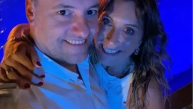 Manuel Adorni y su esposa en un viaje