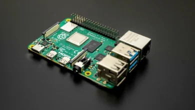 Imagen de un Raspberry Pi con una pantalla y teclado