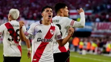 Imagen de los jugadores de River Plate celebrando un gol durante el partido contra Belgrano