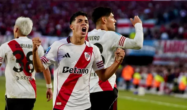 Imagen de los jugadores de River Plate celebrando un gol durante el partido contra Belgrano