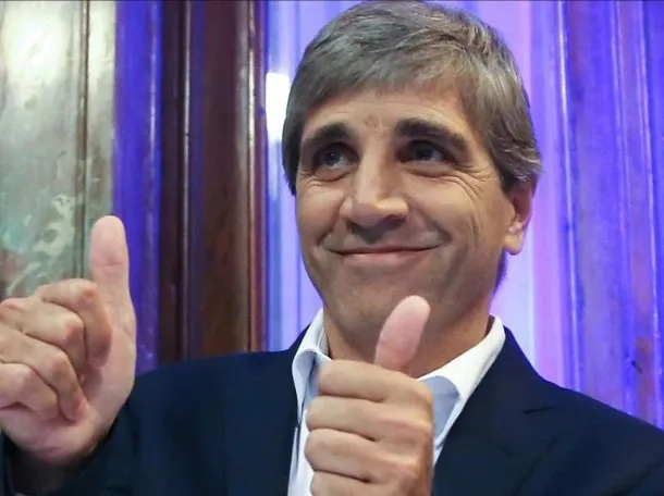 Luis Caputo, Ministro de Economía, durante una conferencia de prensa