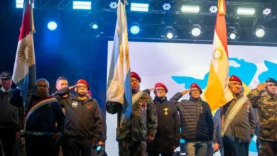 Imagen de la Plaza de la Intendencia en Córdoba durante la Vigilia por Malvinas
