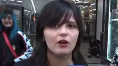 Joven busca a su novio infiel en la cola de una tienda china