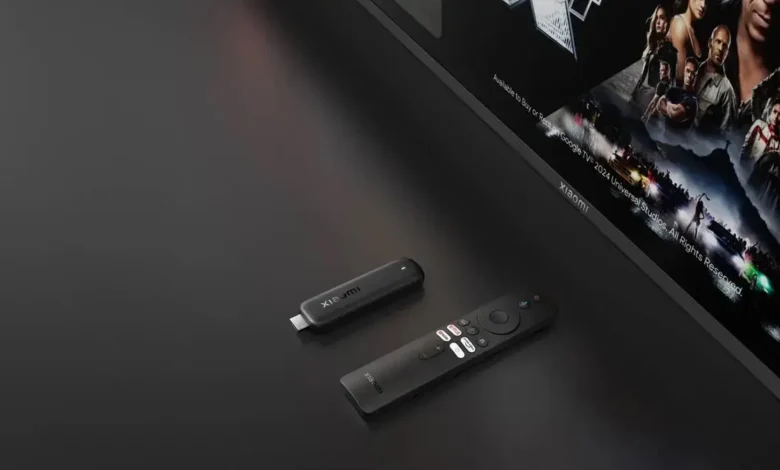 Imagen del Xiaomi TV Stick HD conectado a una televisión