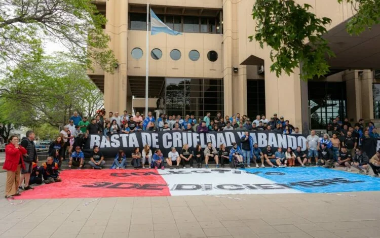 Transportistas de discapacidad en Córdoba protestan en el Parque Sarmiento