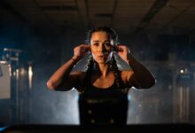 Persona corriendo con auriculares