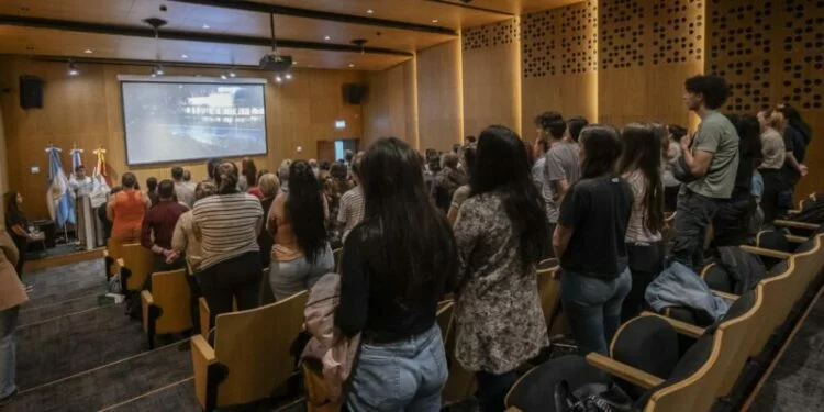 Estudiantes participando en una diplomatura ambiental en Córdoba