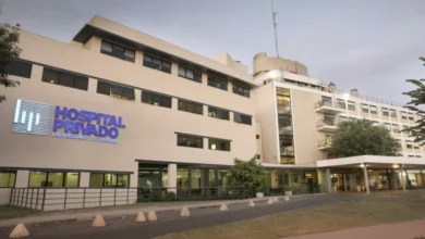 Personal médico y de emergencias trasladando un corazón para trasplante en Córdoba