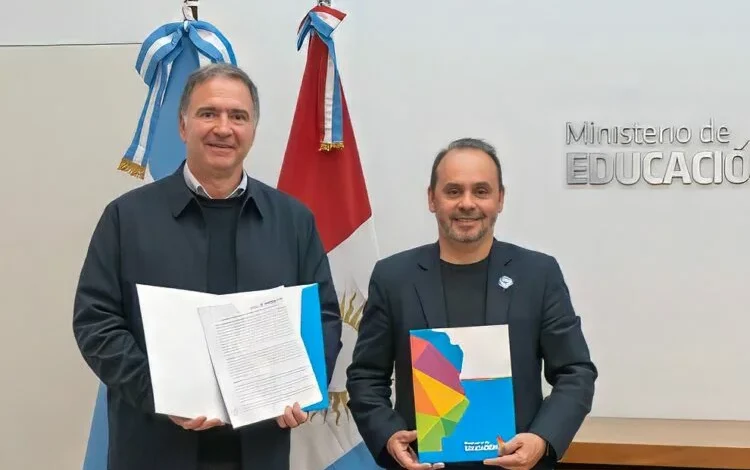 Estudiantes realizando prácticas laborales en una empresa de Córdoba