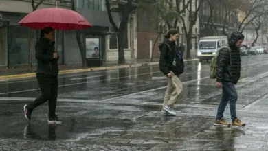 Imagen de un pronóstico del tiempo con nubes y lluvia en Buenos Aires