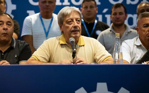 Abel Furlán, secretario general de la UOM, en una conferencia de prensa