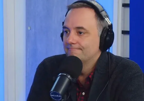 Manuel Adorni en una entrevista con Alejandro Fantino