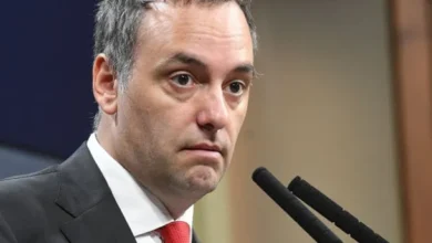 Manuel Adorni en un evento público