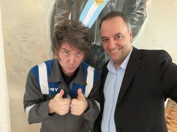 Imagen de Manuel Adorni y Javier Milei