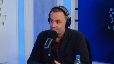 Manuel Adorni en una conferencia de prensa