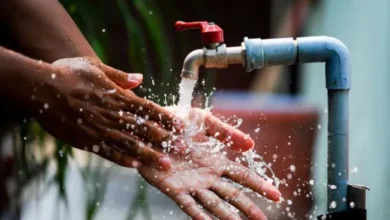 Imagen de una planta de tratamiento de agua, representando los servicios de AySA