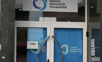 Imagen de una persona con discapacidad, representando la importancia de la transparencia en la administración pública