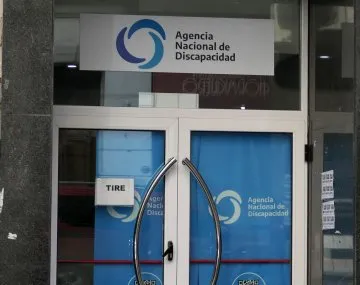 Imagen de una persona con discapacidad, representando la importancia de la transparencia en la administración pública