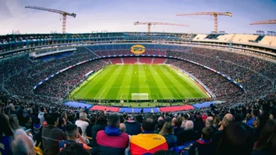 Imagen del estadio del Camp Nou lleno de aficionados antes del Clásico Español