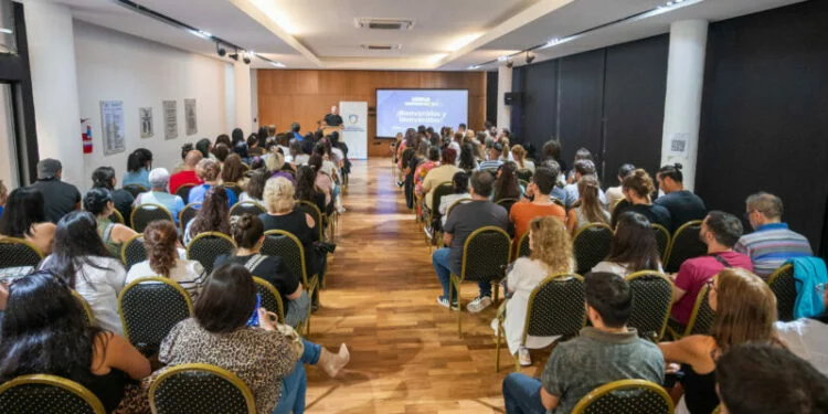Emprendedores trabajando en equipo