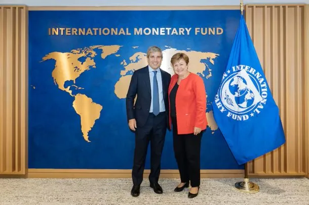 Luis Caputo y Kristalina Georgieva del FMI
