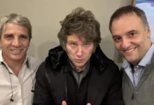 Javier Milei y Manuel Adorni en una reunión de gabinete