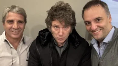 Javier Milei y Manuel Adorni en una reunión de gabinete