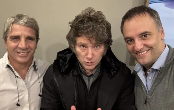 Javier Milei y Manuel Adorni en una reunión de gabinete