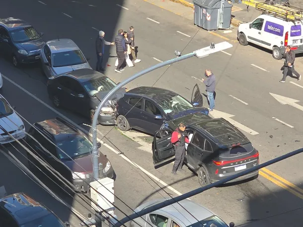 Imagen de un choque múltiple en la intersección de las avenidas Monroe y Crámer en Belgrano