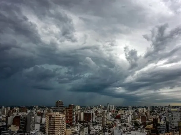 Imagen de un mapa meteorológico mostrando una ciclogénesis sobre el Área Metropolitana de Buenos Aires