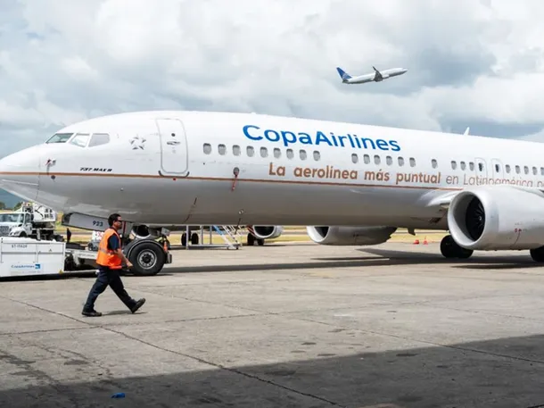 Avión de Copa Airlines en el aeropuerto