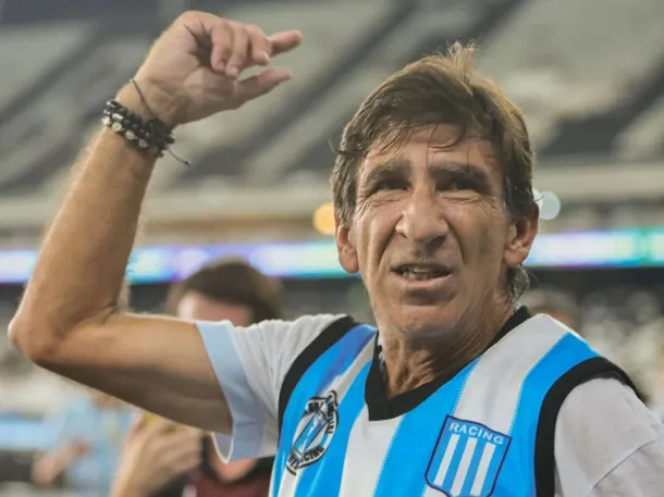 Imagen de Gustavo Costas en el banquillo de Racing