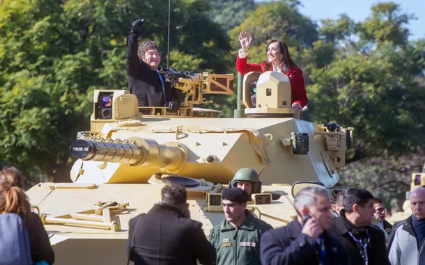 Desfile militar en la Avenida Del Libertador