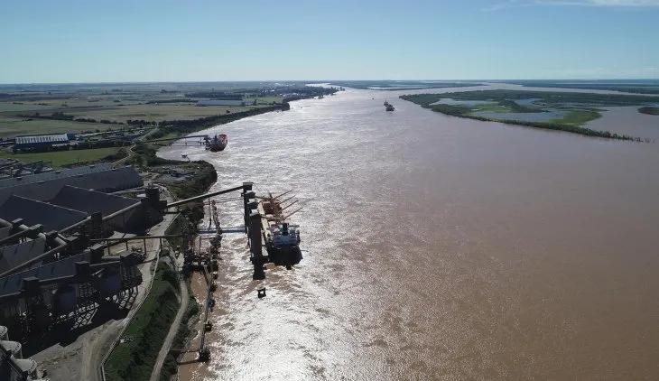 Imagen de la Hidrovía del Paraná, una de las rutas comerciales más importantes de Argentina
