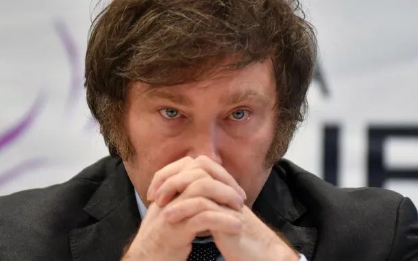 Gráfico que muestra la caída en la popularidad de Javier Milei