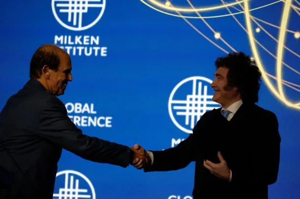 Javier Milei disertando en la 29° Conferencia Global del Instituto Milken
