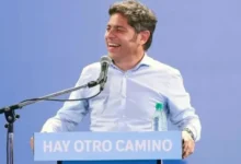 Axel Kicillof habla en un acto en Ensenada