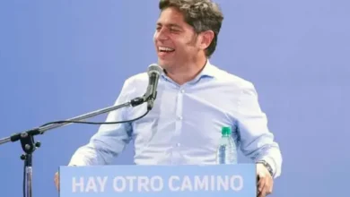 Axel Kicillof habla en un acto en Ensenada