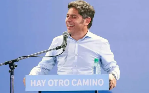 Axel Kicillof habla en un acto en Ensenada