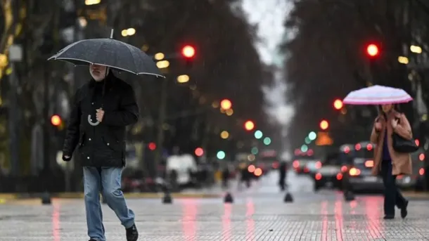 Imagen de un mapa del tiempo que muestra lluvias y tormentas en el Área Metropolitana de Buenos Aires