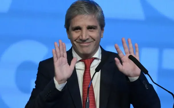 Luis Caputo, ministro de Economía, celebra el acuerdo Mercosur-UE