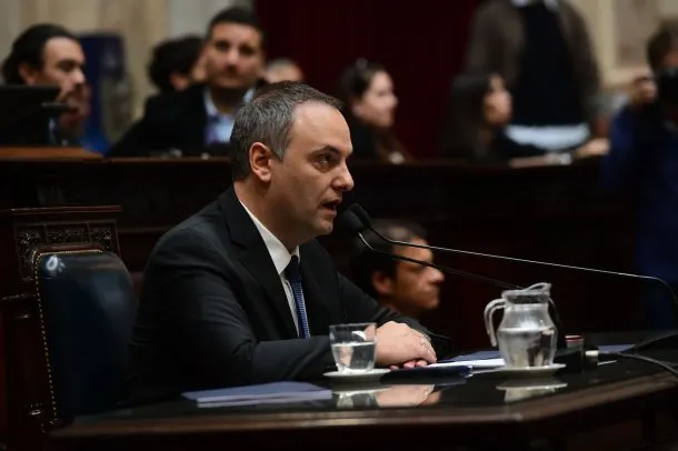 Manuel Adorni en el Congreso durante su informe de gestión
