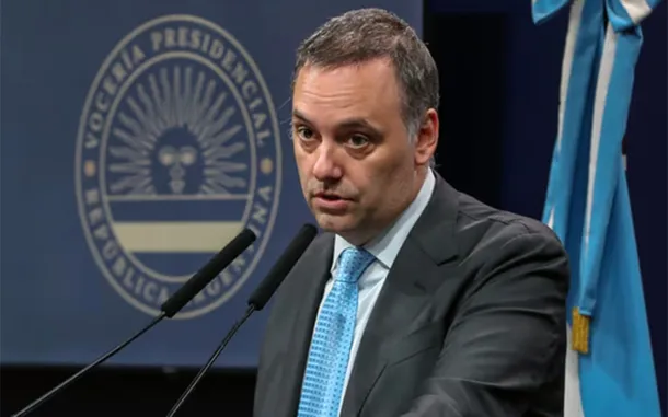 Manuel Adorni, jefe de Gabinete, durante una conferencia de prensa.