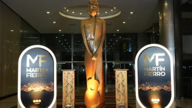 Pareja de famosos en los Premios Martín Fierro