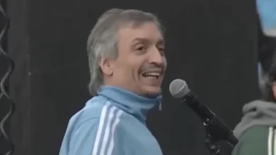 Máximo Kirchner sonríe después de recibir el alta médica