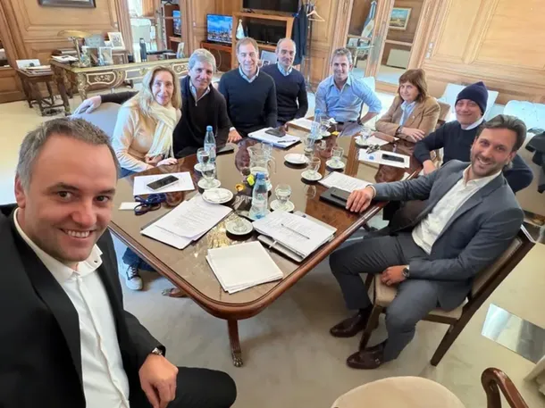 La mesa política del Gobierno se reúne para discutir las nuevas reformas