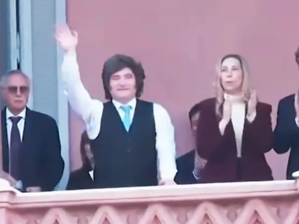 Javier Milei en el balcón de la Casa Rosada el 25 de Mayo