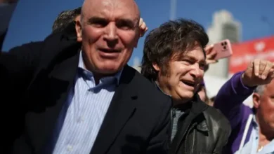 Javier Milei y José Luis Espert en una imagen simbólica de apoyo mutuo.