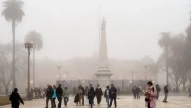 Imagen de una carretera con niebla densa en el AMBA