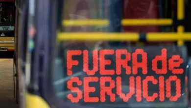 Colectivos parados en la calle debido a la huelga de choferes en Mar del Plata
